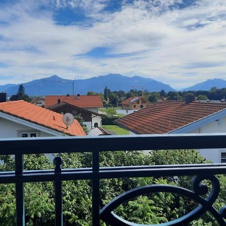 Ferienwohnung In Seenaher Kuenstlervilla In Gstadt Gstadt am Chiemsee Bagian luar foto