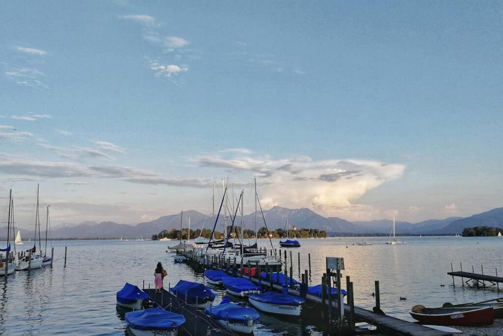 Ferienwohnung In Seenaher Kuenstlervilla In Gstadt Gstadt am Chiemsee Bagian luar foto