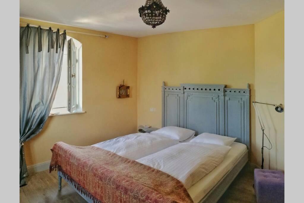 Ferienwohnung In Seenaher Kuenstlervilla In Gstadt Gstadt am Chiemsee Bagian luar foto