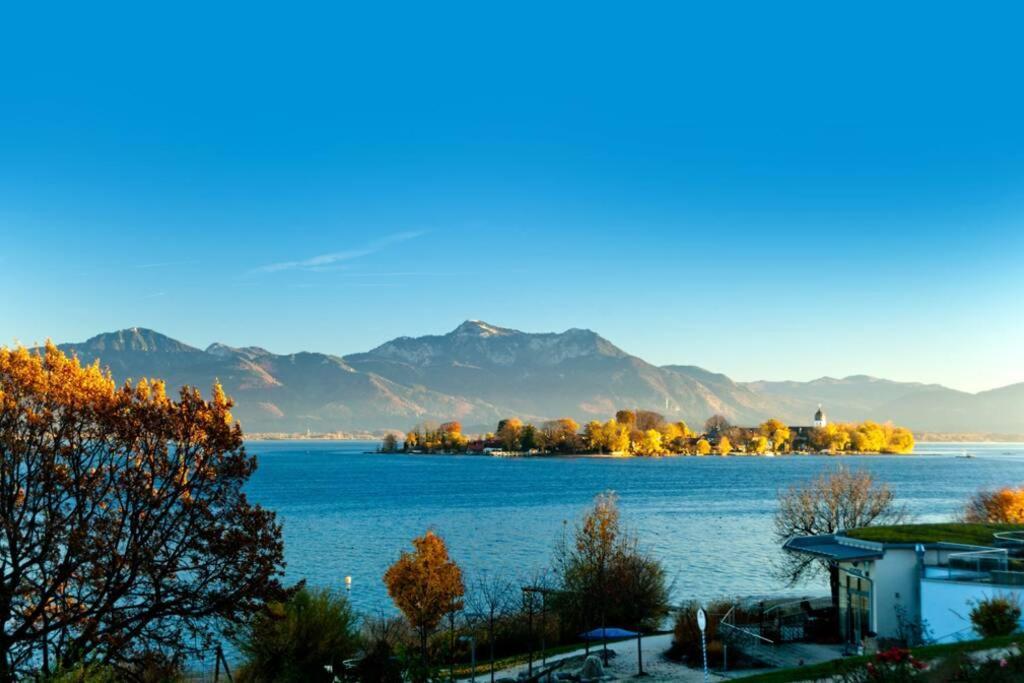 Ferienwohnung In Seenaher Kuenstlervilla In Gstadt Gstadt am Chiemsee Bagian luar foto