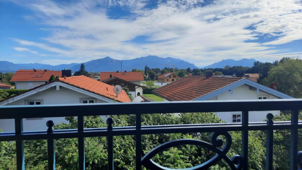 Ferienwohnung In Seenaher Kuenstlervilla In Gstadt Gstadt am Chiemsee Bagian luar foto