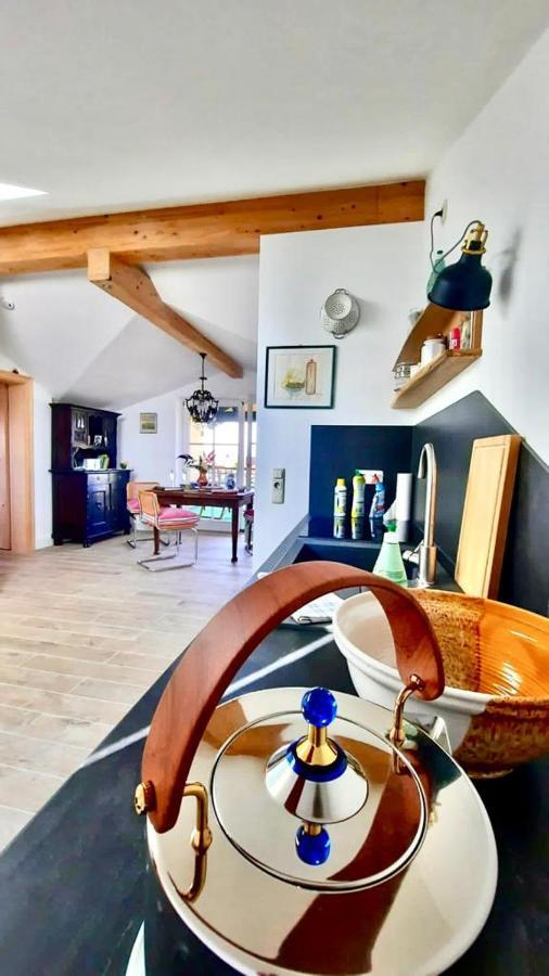 Ferienwohnung In Seenaher Kuenstlervilla In Gstadt Gstadt am Chiemsee Bagian luar foto