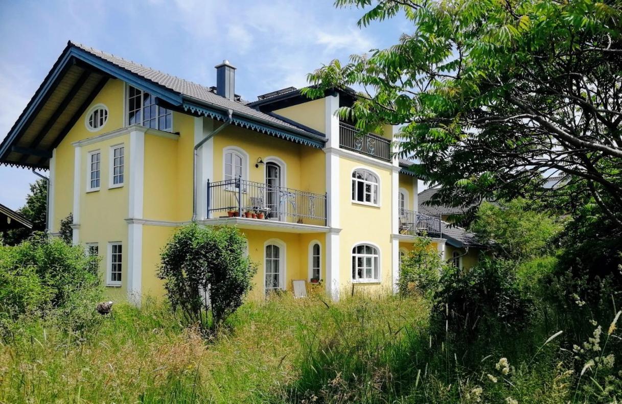 Ferienwohnung In Seenaher Kuenstlervilla In Gstadt Gstadt am Chiemsee Bagian luar foto